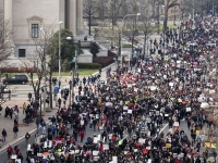 В Вашингтоне проходят акции протеста против национализма властей