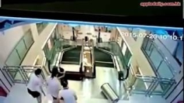 В Китае женщину раздробило эскалатором