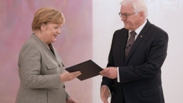 Правительство Меркель формально ушло в отставку