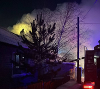 Полицейские вынесли пенсионерку из горящего дома в Павлодарской области