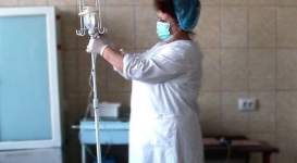 Отец младенца спустил с лестницы медсестру в Павлодаре