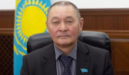 Почетный житель отсудил 100 тыс. тенге у депутата в Павлодаре