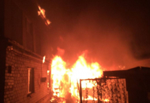 Загоревшаяся баня в Экибастузе чуть не стала причиной пожара у соседей
