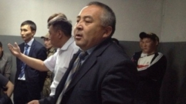 Карагандинский чиновник оскорблял подчиненных словами "свинопас" и "хохол"