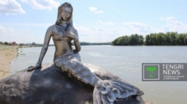 Изуродованную вандалами статую русалки восстановили в Павлодаре