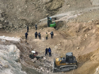 Углубились на 3 метра: поисковые работы на месте обвала в Баянаульском районе продолжаются