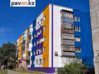 В Павлодаре начали красить дома по улице Катаева
