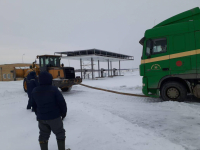 Дальнобойщик из Украины застрял в сугробах в Павлодарской области