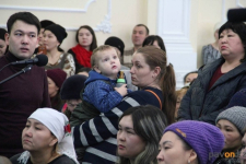 Аким Павлодарской области встретился с многодетными матерями, нуждающимися в помощи от государства