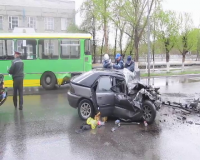 В Павлодаре иномарка протаранила автобус: 1 человек погиб