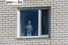 В Павлодарской области хотят сделать доступнее установку блокираторов на окна многоэтажек, чтобы обезопасить маленьких горожан