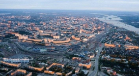 Неизвестный выстрелил в двух девушек, смотревших салют в Новосибирске