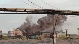 Крупный пожар на заводе в Аксу: пострадавшая девушка скончалась