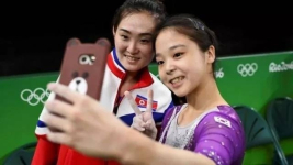 Гимнастке из КНДР грозит казнь за селфи с южнокорейской спортсменкой (фото)