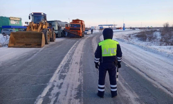 Задержка рейса: автобус Новосибирск-Павлодар с 36 пассажирами сломался у границы