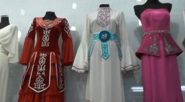 Казахстанцев призвали носить одежду в национальном стиле