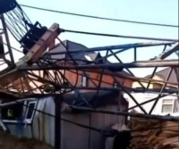 Подъемный кран упал на стройке в Павлодаре