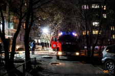 Пожарный и хозяин дома получили ожоги, когда выносили газовый баллон в Павлодаре