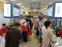 Открытие супермаркета в районе телецентра вызвало ажиотаж у жителей микрорайона
