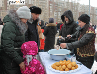 Больше 500 порций плова и двух тысяч баурсаков отведали жители Усольского микрорайона во время празднования Наурыза