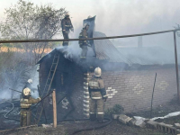 Женщина сожгла дом соседки из ревности в Павлодаре