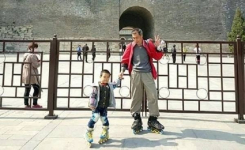 4-летний китаец проехал на роликах 500 километров за две недели (фото)