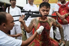 В Таиланде участники фестиваля устроили кровавое шоу (фото, видео)