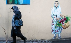 В Иране неправильно носящих хиджаб женщин начали обливать кислотой