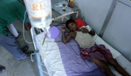 Сразу 900 детей отравились в Индии лекарствами