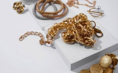 Работница ювелирного магазина сдала в ломбарды более 1,7 кг золота в Павлодаре