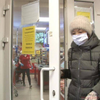 В магазинах Павлодара покупателям стали бесплатно выдавать медицинские маски