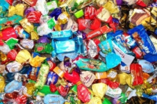 В Павлодаре со склада похитили конфеты на 1,5 миллиона тенге