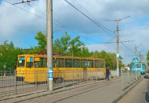 Болт стал предположительной причиной схода трамвая с рельсов в Павлодаре