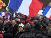 Многотысячная антиправительственная акция прошла в Париже