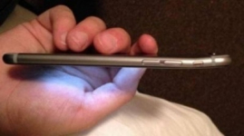 Новый iPhone 6 Plus гнется в кармане брюк