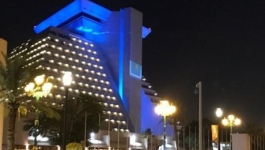 Казахстанский флаг проецируется на крупных отелях Катара