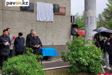 В Павлодаре открыли мемориальную доску профессионалу своего дела Абызбаю Адамову