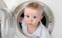 В США пьяный подросток засунул в стиральную машинку 3-летнего ребенка