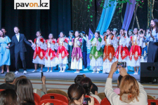 Школьники в Павлодаре организовали благотворительный концерт, чтобы помочь в лечении ребенка
