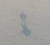 Пассажир ирландского самолета сфотографировал в облаках странную фигуру