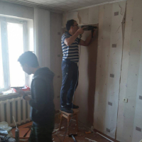 Волонтеры Павлодара сделали ремонт одинокой пенсионерке, которая осталась без света в своей квартире