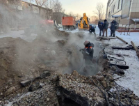 В Павлодаре снова ремонтируют теплосеть, порыв на которой устранили несколько часов назад