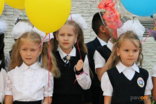 В Павлодаре в школу пошли 5 тысяч первоклашек