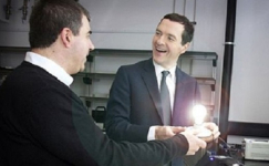В Великобритании показали первую лампочку из графена