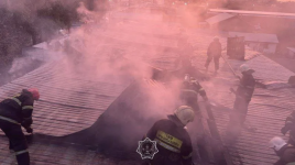 Крупный пожар вспыхнул в двухэтажном здании кондитерского цеха в Павлодаре