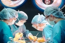 Нейрохирурги провели уникальную операцию на позвоночнике
