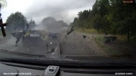Чудовищное ДТП в России: пассажиры вылетели из машины