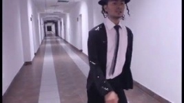 Майкл Джексон прошел лунной походкой по коридорам павлодарского ВУЗа
