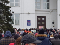 Сотни жителей Кемерова вышли на площадь с требованием отставки главы города