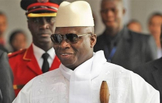 Президент Гамбии пригрозил перерезать горло всем геям страны